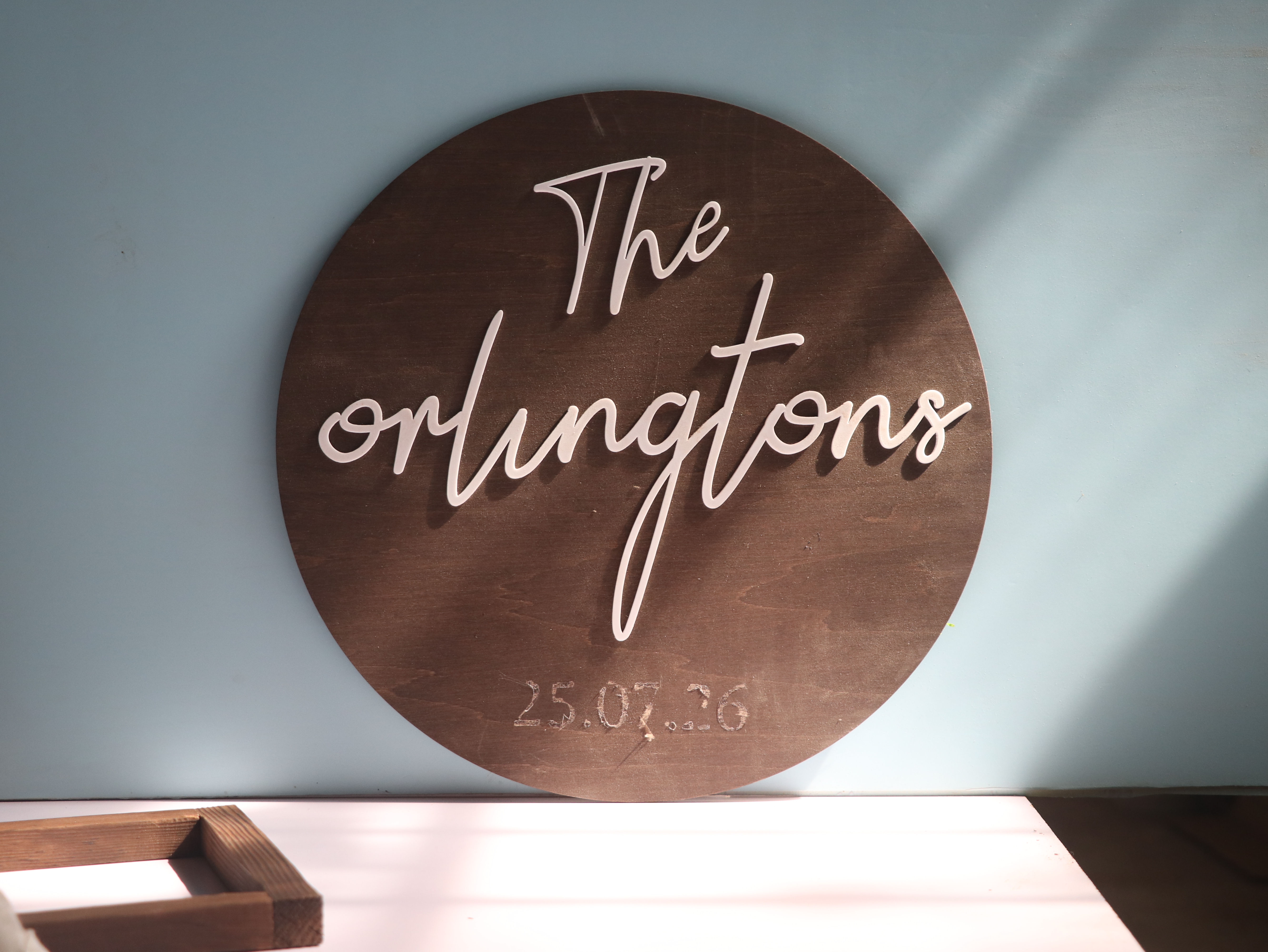 圆形签到台-定制亚克力文字